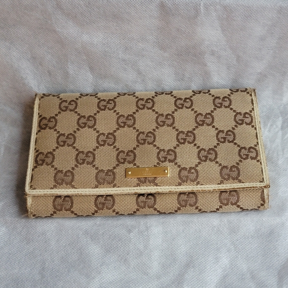 Gucci Tan Monogram Clutch With Kiss Lock - Picture 1 of 15